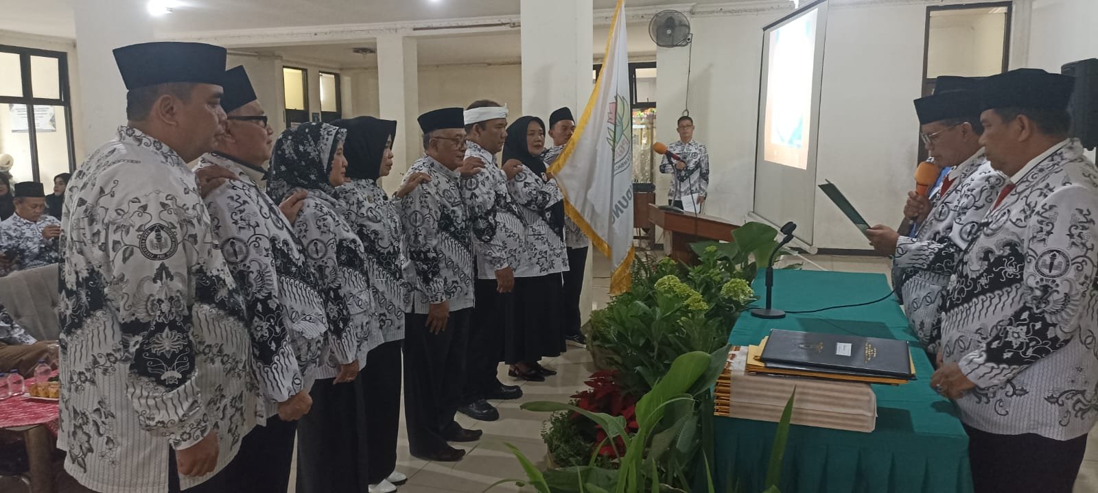 Pelantikan Pengurus Perwakilan YPLP PGRI Kota Bandung - Berita Pendidikan PGRI Jawa Barat